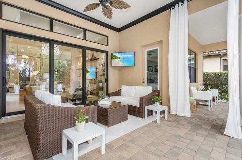 7331 Lantana Cir, Naples FL 34119-9809 exterior