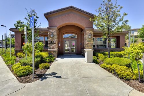 1400 Moon Cir, Folsom CA  95630-4113 exterior