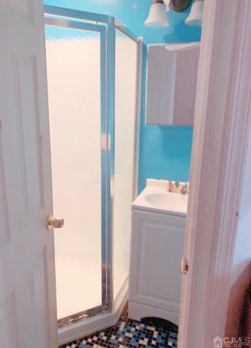 38 Bernard Ave, Edison NJ 08837-3431 exterior