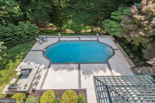 11008 Stanmore Dr, Rockville MD exterior