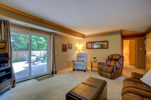 1890 Park Rdg Dr, Chaska MN 55318-2810 exterior