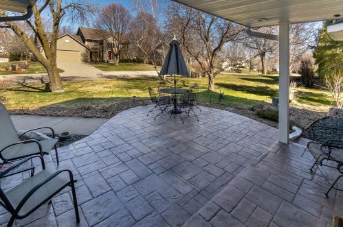 740 Ashley Dr, Chaska MN  55318-1536 exterior
