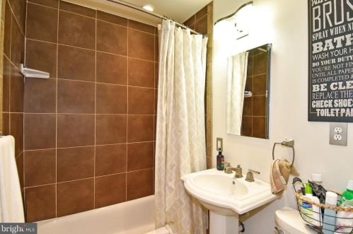 236 Jenkins St, Alexandria VA 22304-4907 exterior