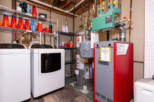 8 Foxglove Ter, Concord NH 03303-3419 exterior