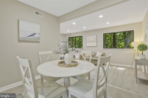 2361 Emerald Hts Ct, Herndon VA 20191-1752 exterior