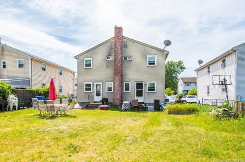 23 Horace St, Manchester CT 06040-6423 exterior