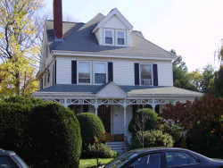 34 Hartford St, Newton, MA 02461-1517