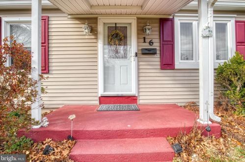 16 Fogarty Dr, Trenton NJ 08619-4321 exterior