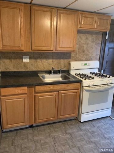 542 27th St, Paterson NJ  07514-1910 exterior