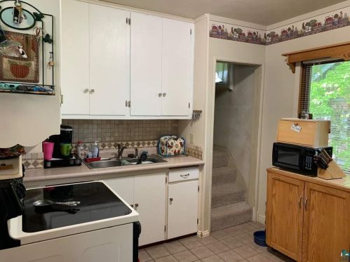 439 Anoka St, Duluth, MN 55803-1921