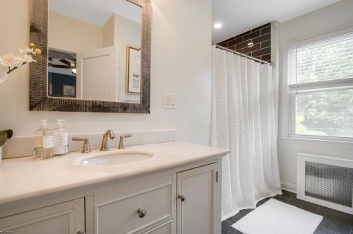 10 Madison Ave, Maplewood NJ 07040-2207 exterior