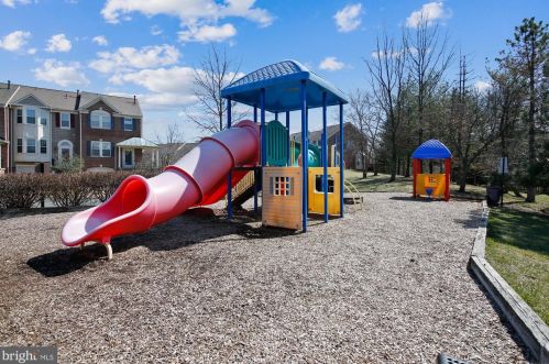 6020 Kestner Cir, Alexandria VA  22315-4833 exterior