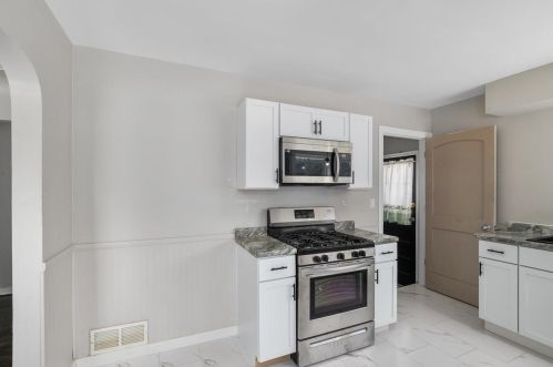 3117 Stratford Dr, Wyoming MI exterior