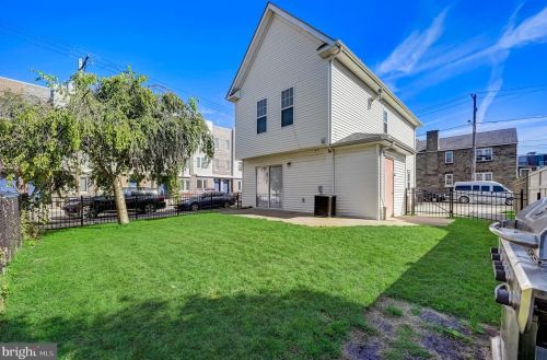 1930 Franklin St, Philadelphia PA 19122-1308 exterior