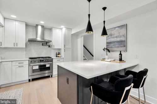 6705 Buttermere Ln, Bethesda MD  20817-1528 exterior