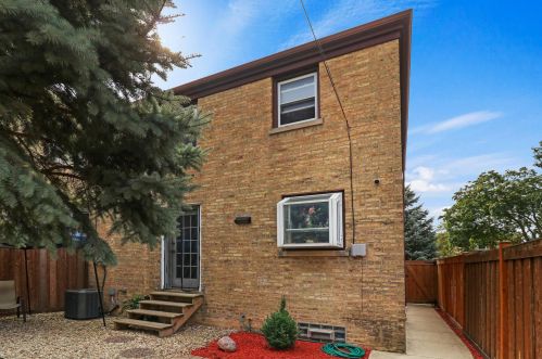 6304 Peterson Ave, Chicago IL 60646-4619 exterior