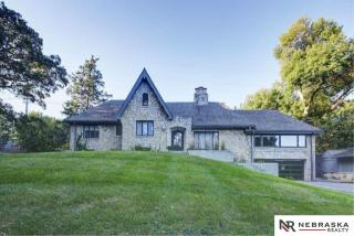 7814 Pierce Cir, Omaha, NE 68124-1435