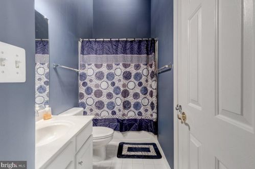 3822 Elmwood Towne Way, Alexandria VA  22303-1161 exterior