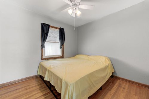 1673 Craig Pl, Saint Paul MN 55119-4232 exterior