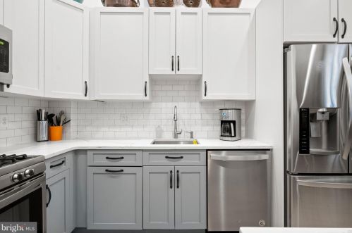 526 Girard Ave, Philadelphia PA 19130-1617 exterior