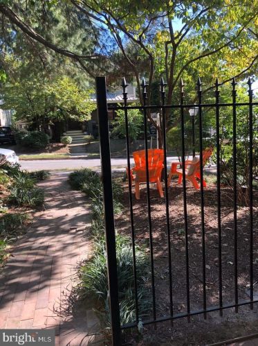 10 Oak St, Alexandria VA  22301-2518 exterior