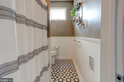 565 Martin St, Philadelphia PA  19128-1620 exterior