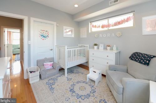 2307 Carpenter St, Philadelphia PA 19146-2516 exterior