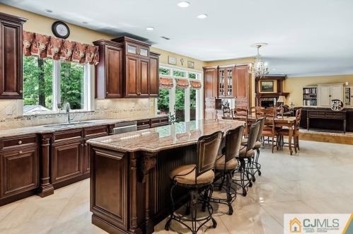 21 Southfield Rd, Edison NJ 08820-3141 exterior