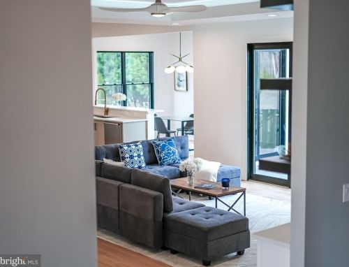 1422 Mayflower Dr, Mc Lean VA 22101-5615 exterior