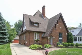 195 Chandler Ave, Elmhurst, IL 60126-3507