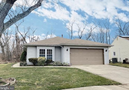 17 Candlelight Cir, Columbus, NJ 08022-1002