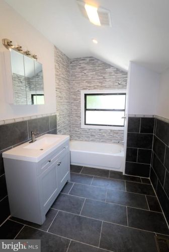 635 Parkway Ave, Trenton NJ  08618-2723 exterior