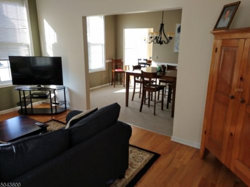 124 Leigh St, Clinton NJ 08809-1348 exterior