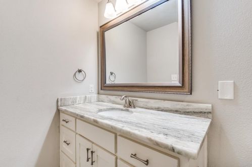 2211 Dewitt St, Irving TX 75062-4210 exterior