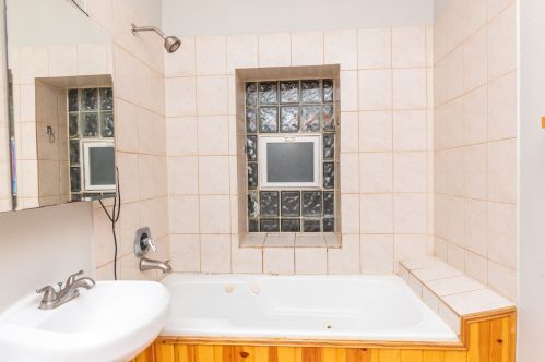 2718 Campbell Ave, Chicago IL 60647-1923 exterior