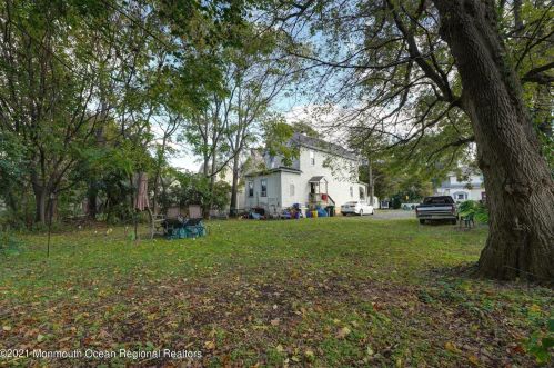 3 1 St, East Freehold NJ 07728-2453 exterior