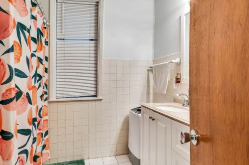 4710 Artesian Ave, Chicago IL 60659-5035 exterior