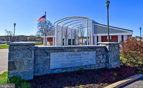 236 Jenkins St, Alexandria VA 22304-4907 exterior