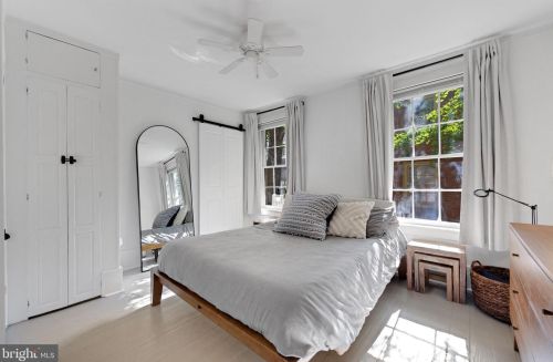 320 Iseminger St, Philadelphia PA  19107-5904 exterior