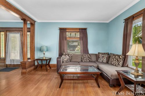 629 Leonard St, Grand Rapids MI 49503-1135 exterior