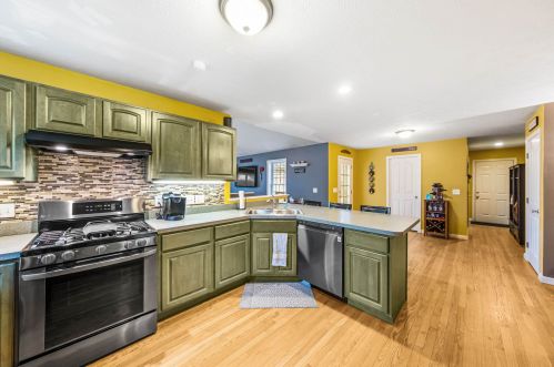 30 Max Ln, Concord NH 03301-8629 exterior