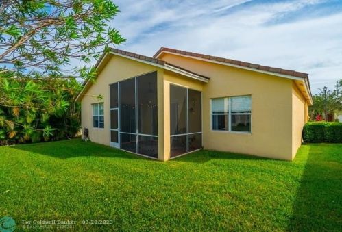 9597 Lindale Trace Blvd, Fort Pierce FL  34987-2439 exterior