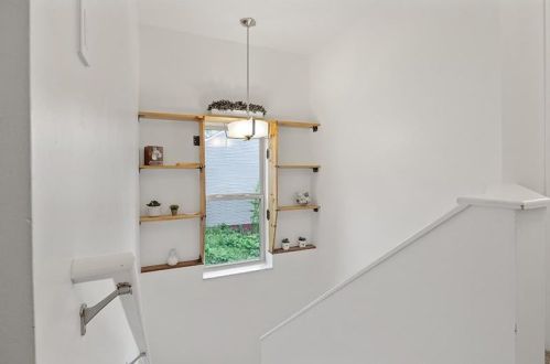 5015 Broad St, Pittsburgh PA  15224-2403 exterior