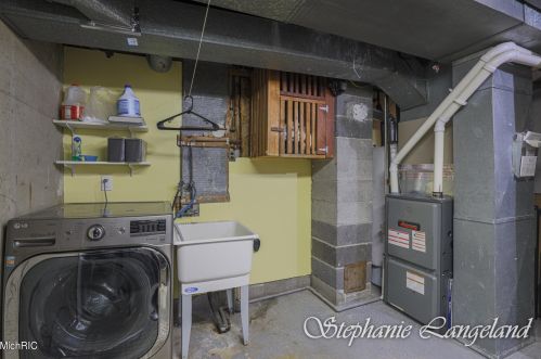 2665 Garfield Ave, Grand Rapids MI 49504-5044 exterior