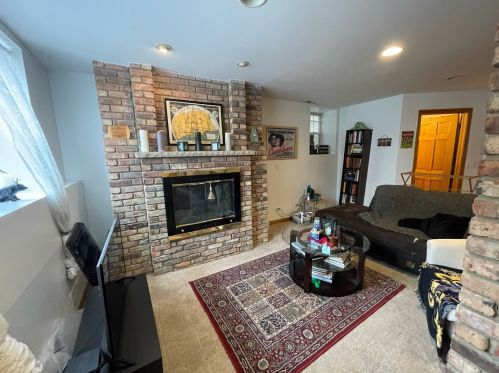 2746 Ashland Ave, Chicago IL 60657-6564 exterior