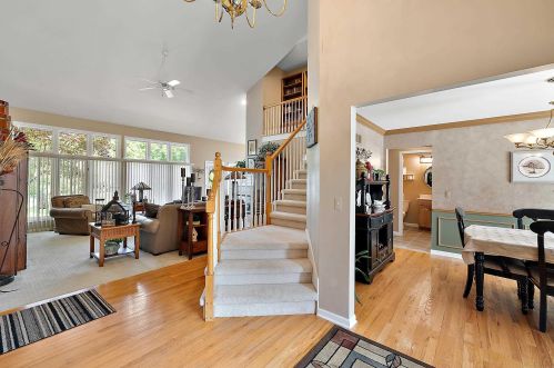 1039 Bloomview Cir, Rochester MI 48307-1728 exterior