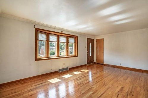 5737 Janet Dr, Pittsburgh, PA 15236-3321