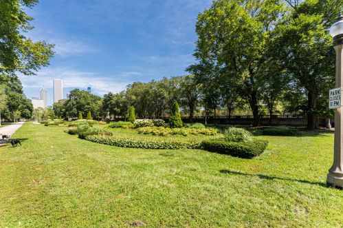 888 Michigan Ave, Chicago IL  60605-2117 exterior