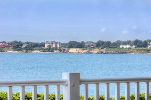 333 Tuckerman Ave, Middletown RI 02842-6049 exterior