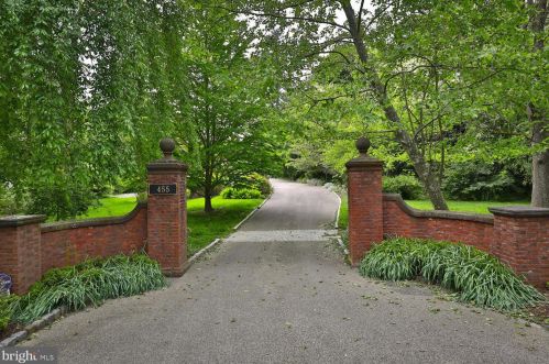 455 Chestnut Hill Ave, Philadelphia PA 19118-2712 exterior